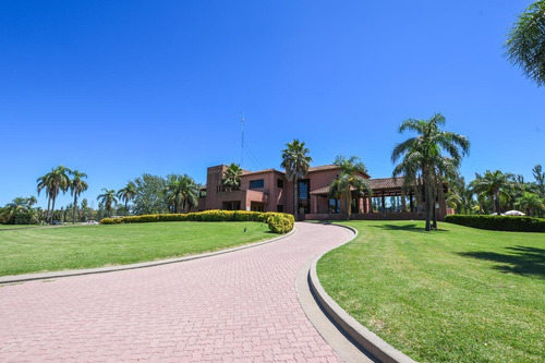 Casa De 4 Dormitorios Con Pileta - Funes