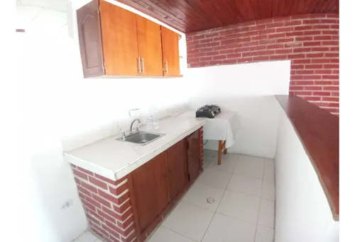 Vendo Casa De Dos Niveles En Los Nogales.