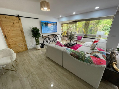 Las Esmeraldas !! En Venta Totalmente Amoblado, Equipado Y Actualizado Hace 3 Meses, 201 M2, 3 Hab., 4 Baños, 2 Pe. Impecable Conjunto Residencial, Piscina, Parrillera, Cancha Tenis, Gimnasio.