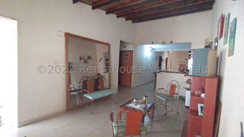 Linda Y Conservada Casa En Urbanismo Privado La Piedad Norte Cabudare Gabriela C
