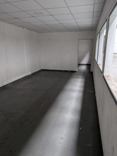 Depósito En Alquiler - Oficinas - Baños - Cocheras - 1.280mts2 - Paternal