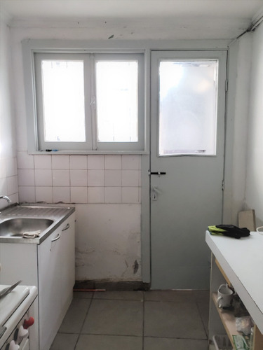 Imagen 7 de 18 de Metro Las Rejas: 3 Dorm, 1 Baño, Patio Y Estacionamiento
