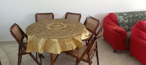 Mesa De Madera Con Sillas