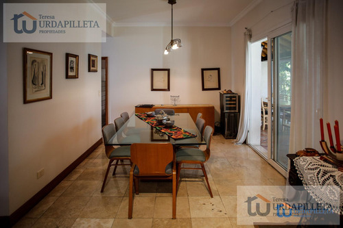 Casa 4 Dormitorios Con Muy Buena Ubicación Central-