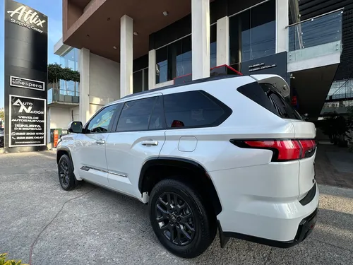 Toyota Sequoia PLATINUM BLANCA 2025