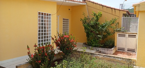 Imagen 2 de 12 de Casa En Urbanización La Colina