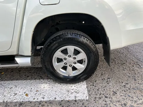 Mitsubishi L200 2.4 Cabina Doble 4x2 Mt