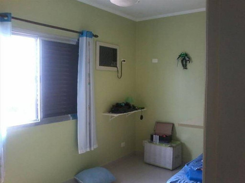 Imagem 13 de 30 de Bem Localizada 4 Dormitorios 1 Suite 3 Banheiros Sala 2 Ambiente 2 Vagas Na Garagem 1 Cozinha Grande Escritorio Deposito Para Alimentos Area De Serviço Com 2 Tanques - Hm1628
