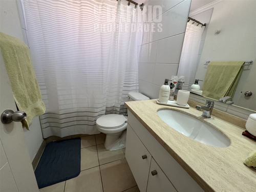 Casa En Venta De 5 Dorm. En Colina