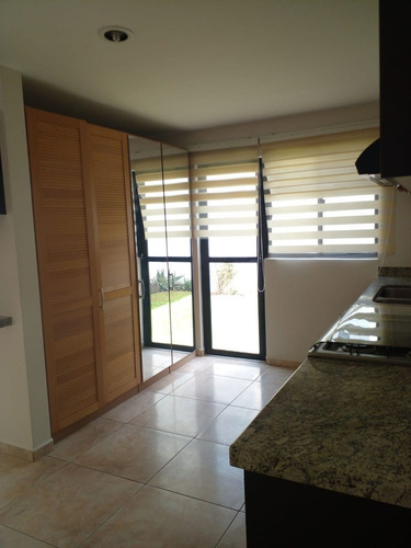En Venta Casa En Santa Fe Juriquilla, Roof Garden, 4ta Recamara U Oficina..