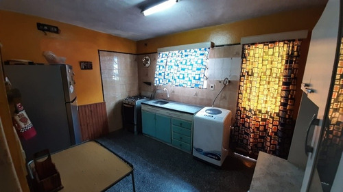 Imagen 5 de 14 de Hermosa Casa Con Amplia Barbaco Y Habitación En El Fondo.