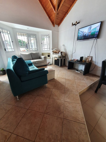 Imagen 3 de 10 de Hermoso Duplex Con Patio Y Cochera Cubierta.