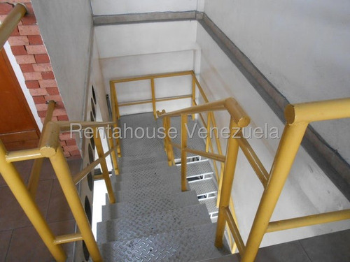 #*25-18248 Estupendo Galpón Semicerrado De 449 Mt2, Zona Centro Oeste, Barquisimeto, Lara. Adelaida Armeya