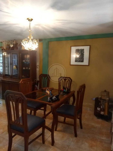 Bello Townhouse En Venta Amoblado Urb. El Castaño Sector El Samán. 002jsc