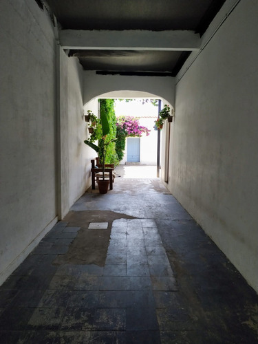 Casa Planta Alta + Local + Departamento De Un Ambiente Excelente Ubicación - Centro