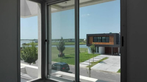 Casa Al Lago En Ventas En Puertos - Muelles