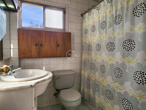 Casa En Venta De 5 Dorm. En Las Condes