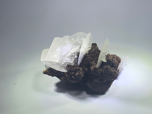 Calcita Con Hemimorfita De Colección Blanco (Usado)