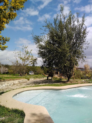 Casa En Venta De 5 Dorm. En Limache