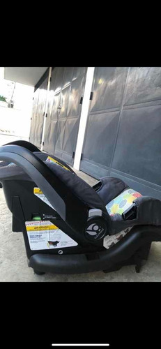 Coche Y Porta Bebé Con Base Incorporada. Baby Trend.