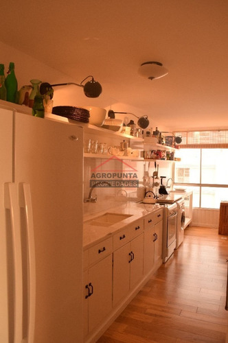 Apartamento En Peninsula, 2 Dormitorios *- Ref: 3013