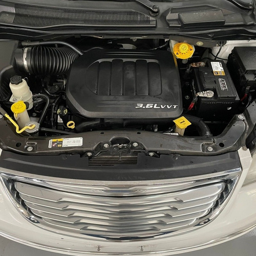Imagen 11 de 12 de Chrysler Town & Country 2014 3.6 Lx Automática