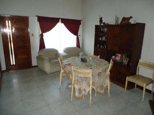 Imagen 2 de 13 de Chalet En Venta En Ituzaingo Norte