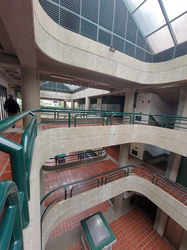 Best House Vende Oficina En Centro Comercial Club De Campo, San Antonio De Los Altos.