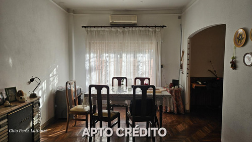 Venta Casa 2 Ambientes 1 Dormitorio En Caseros, Jardín Parrilla