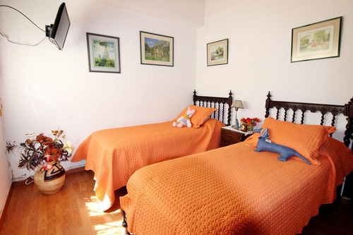 Imagen 20 de 30 de Chalet 7 Ambientes Venta Con Suite Jardin Terraza Piscina Quincho Y Cochera En Olivos