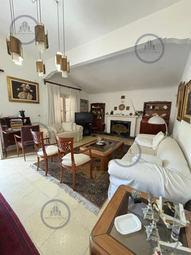 Imponente Chalet Con 5 Dormitorios Y Mas De 3000 M2 De Terreno