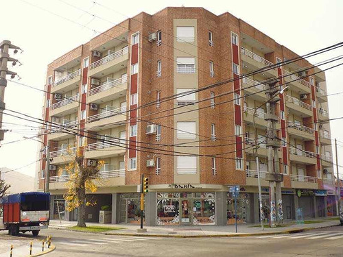 Venta Departamento Sobre Avenida / Villa Luzuriaga