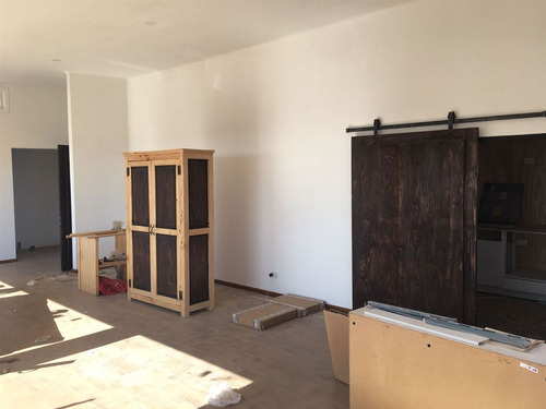 Casa En Venta De 4 Dorm. En Concón