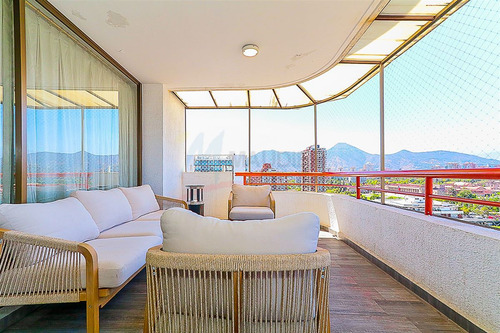 Con Vista Panorámica De 360°, Completamente Remodelado.