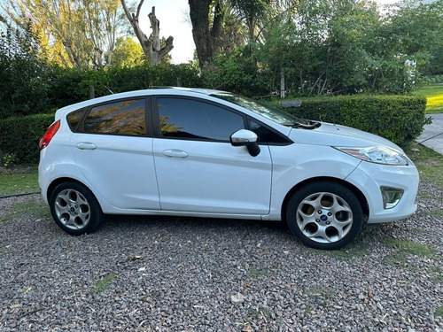 Imagen 2 de 15 de Ford Fiesta 1.6 Titanium