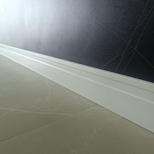 Rodape Poliestireno Branco Slim 07cm - 2,4 Metros