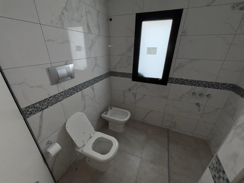 Duplex En Venta - 2 Dormitorios 2 Baños - 207mts2 - Villa Elisa