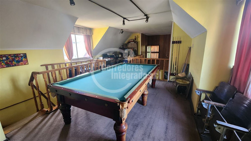 Casa En Venta De 5 Dorm. En Macul