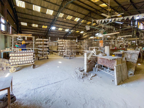 Imagen 7 de 8 de Bodega En Lo Espejo