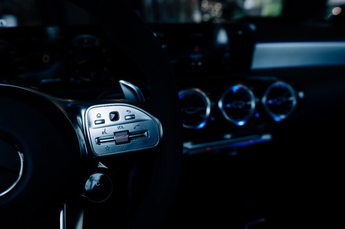 Imagen 9 de 15 de Mercedes Benz Amg A 35 Hatch