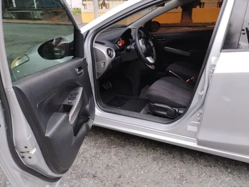 Mazda 2 Sedan Automatico