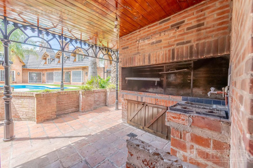 Casa Con Excelente Lote En La Horqueta, A Pocas Cuadras Del Colegio Newman.