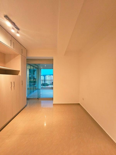 Inzitu Realtors Vende Apartamento En Venta En El Parral, Valencia Cm