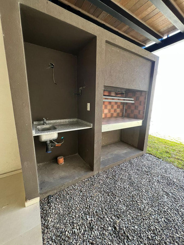 Duplex En Venta A Estrenar De 4 Ambientes Carlos Croce 990 (banfield)