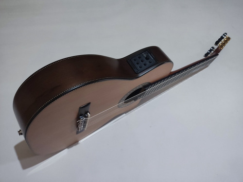 Imagem 6 de 10 de Violão Luthier Araújo 7 Cordas Imbuia/cedro Cutway Nylon