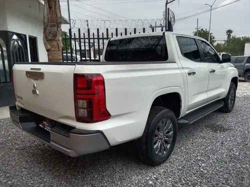 Mitsubishi L200 2.4 Cd Gls 4X4 At
