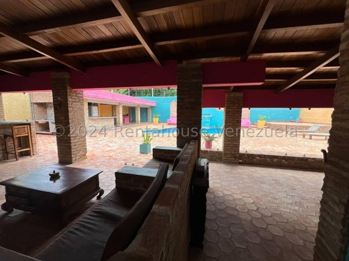 Casa De Campo En Venta En Sector Ojo De Agua El Castaño Remodelada Con Planta Electrica Piscina Y Sistema De Seguridad Kg:25-2941