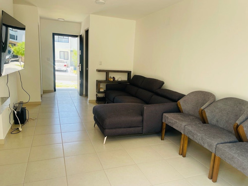 Casa En Renta En Codominio Alhandra, Zakia, Querétaro 3 Rec, 12,5k. Gps
