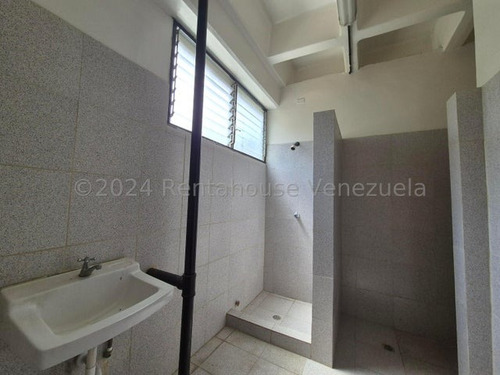 Amplio Local Industrial En Venta. Palo Verde 24-25382 Ec