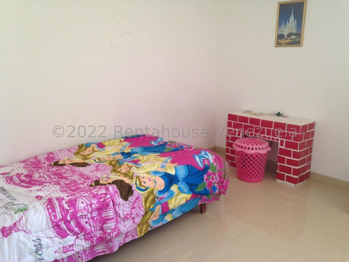 Imagen 9 de 11 de Casa En Circuito Cerrado Puerta Maraven-(3-hab-2-baños)-subterraneo 8000litros-porcelanato- Punto Fijo.#22-26625.